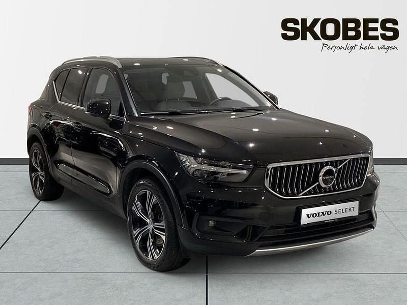 Svart Begagnad 2021 Volvo XC40 Inscription SUV | 339 900 kr (Marknadspris) - Bild 1/3