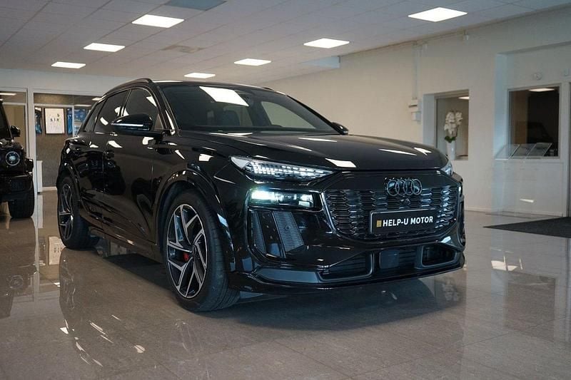 Svart Begagnad 2024 Audi Q6 e-tron S-Line SUV | 799 000 kr (Marknadspris) - Bild 1/4