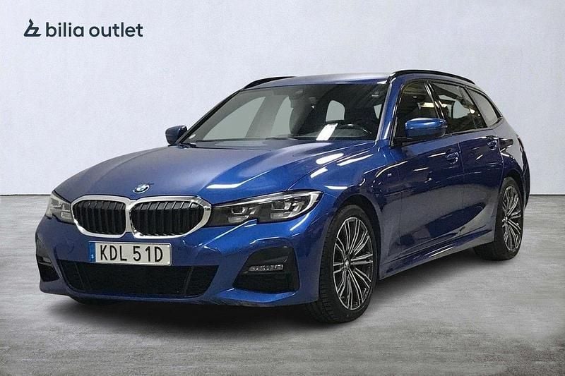 Blå Begagnad 2021 BMW 320 M Sport Kombi | 299 900 kr (Marknadspris) - Bild 1/4