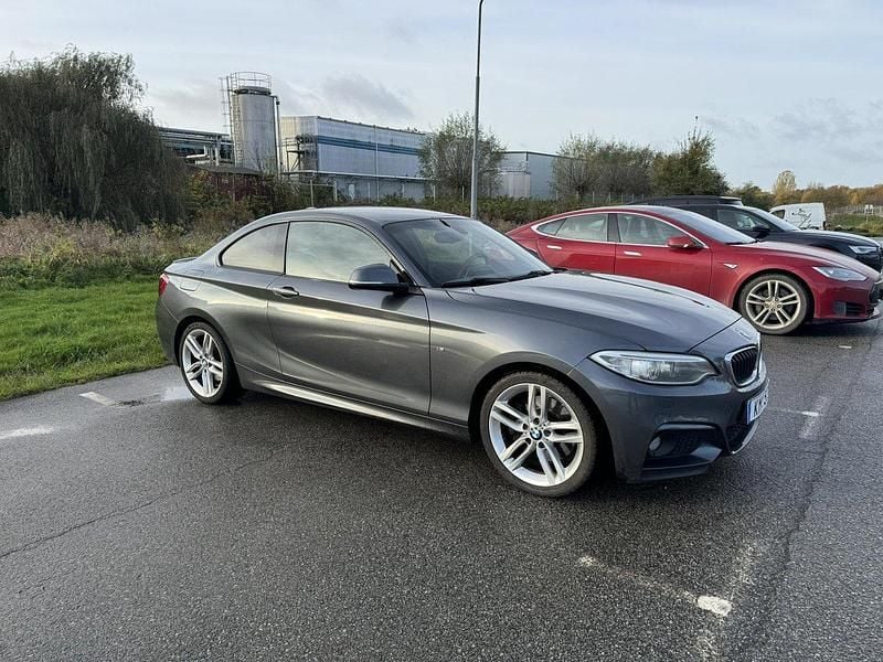 Grå Begagnad 2015 BMW 228 M Sport Sportkupé | 180 000 kr - Bild 1/4