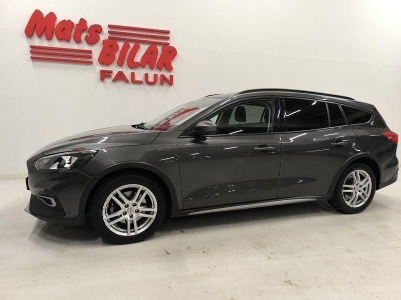 Grå Begagnad 2021 Ford Focus Active Kombi | 159 900 kr (Dyr) - Bild 1/4