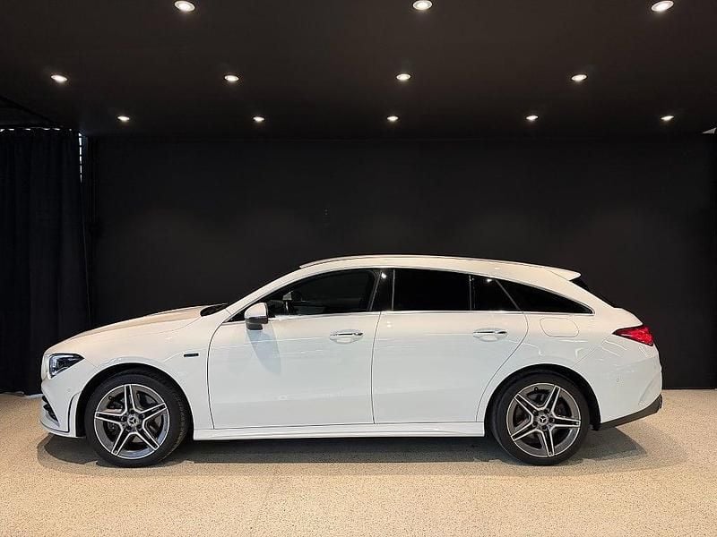 Begagnad Mercedes CLA250e Shooting Brake AMG 218 HK (160 kW) 2021 Vit Kombi