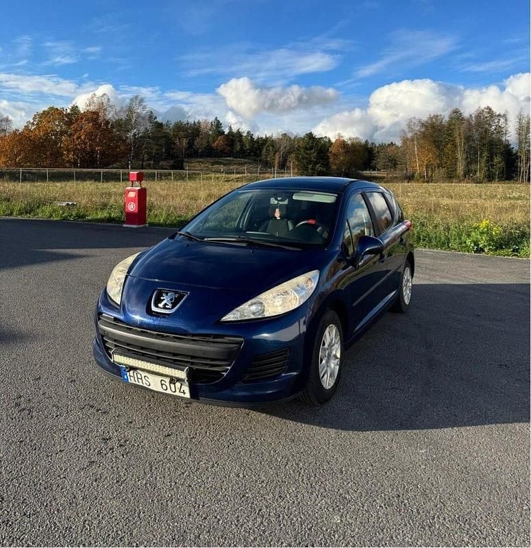Blå Begagnad 2010 Peugeot 207 Kombi | 31 900 kr (Marknadspris) - Bild 1/4