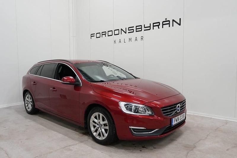 Röd Begagnad 2016 Volvo V60 Momentum Kombi | 109 800 kr (Bra pris) - Bild 1/4