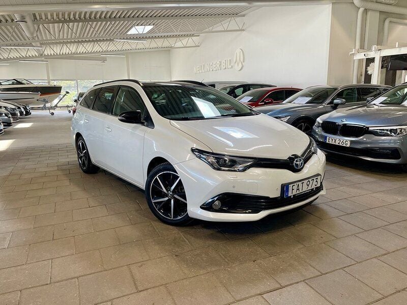 Vit Begagnad 2018 Toyota Auris Touring Sports Kombi | 169 000 kr (Lite dyr) - Bild 1/4