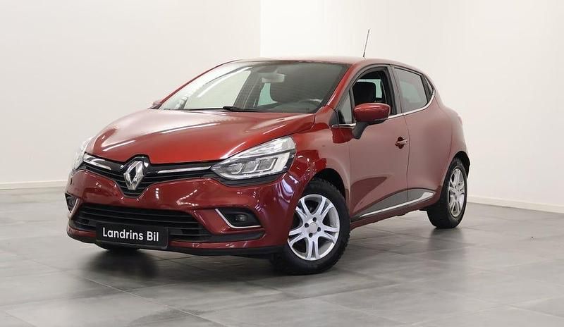 Röd Begagnad 2017 Renault Clio IV Intens Halvkombi | 84 900 kr (Marknadspris) - Bild 1/4