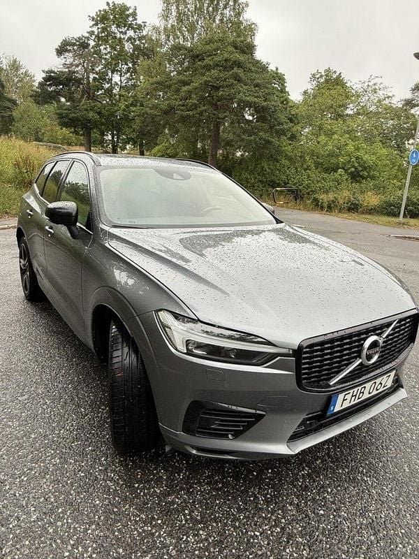Grå Begagnad 2021 Volvo XC60 R-Design SUV | 429 000 kr (Dyr) - Bild 1/4