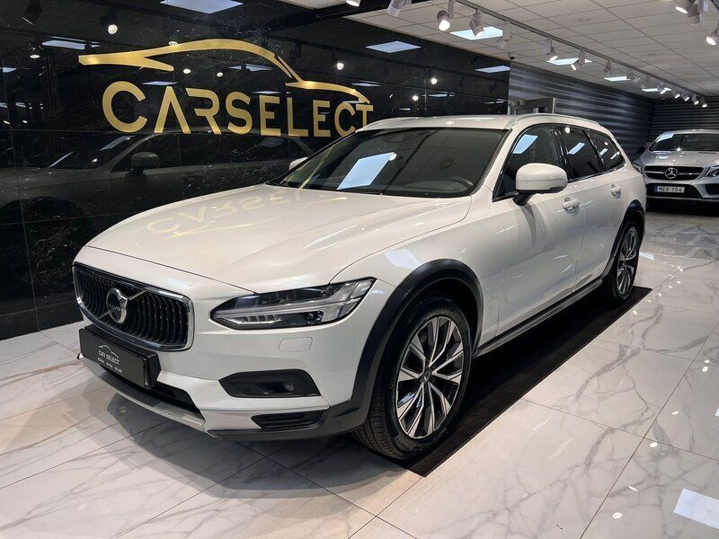 Vit Begagnad 2021 Volvo V90 CC Momentum Kombi | 339 000 kr (Lite dyr) - Bild 1/4
