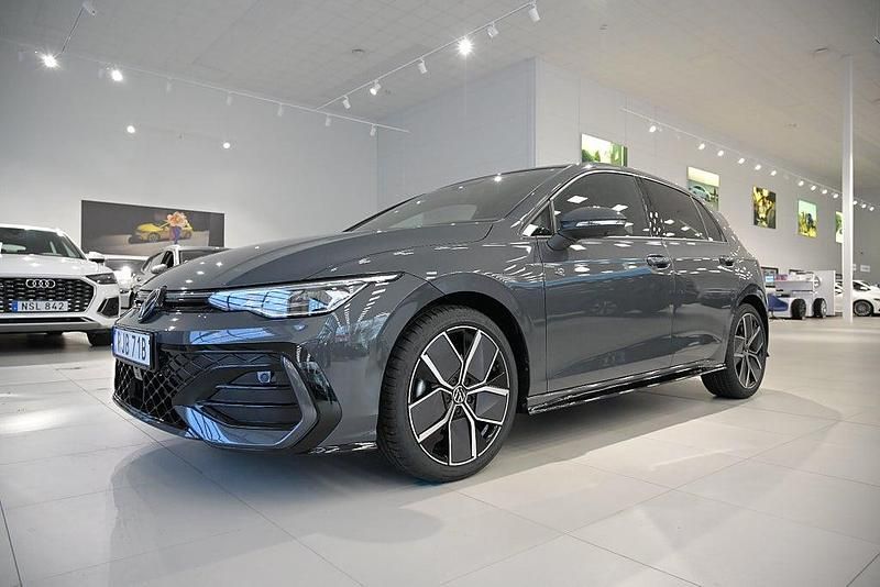 Ny 2026 VW Golf VIII R-line Halvkombi | 467 800 kr (Lite dyr) - Bild 1/3