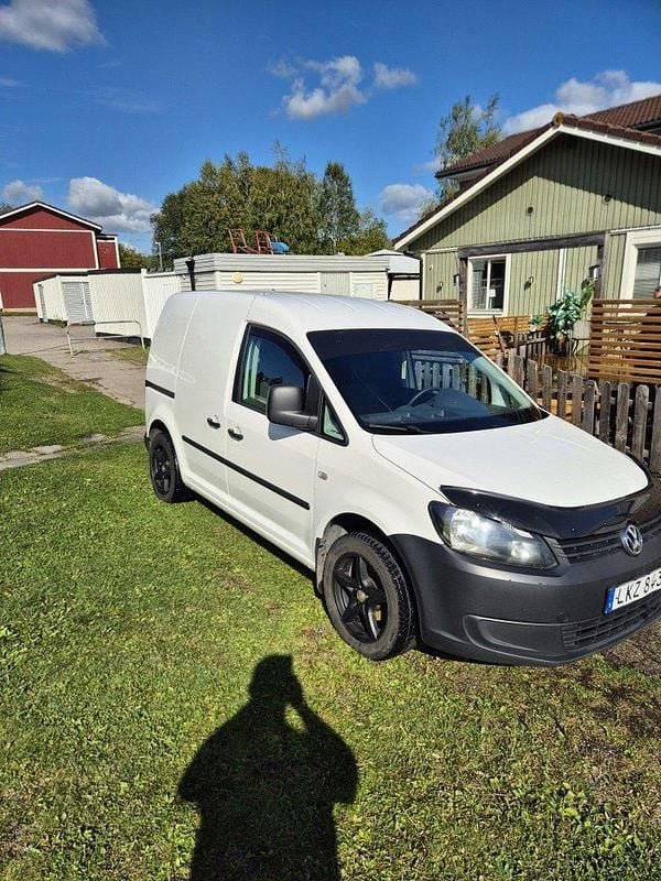 Vit Begagnad 2015 VW Caddy Minibuss | 70 000 kr (Dyr) - Bild 1/4