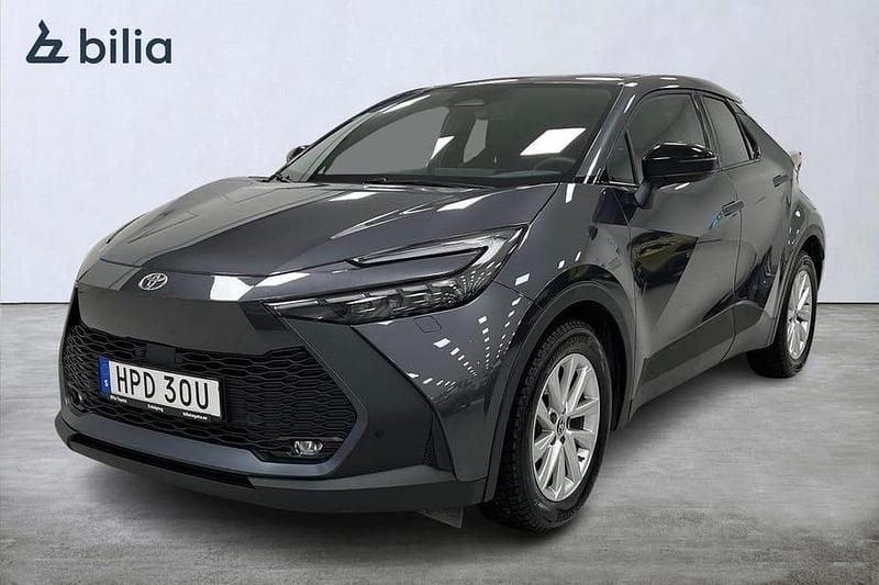 Grå Begagnad 2024 Toyota C-HR Style SUV | 367 500 kr (Lite dyr) - Bild 1/3