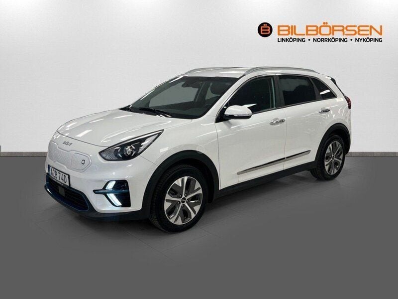 Vit (/ud/ clear white) Begagnad 2021 Kia e-Niro 3 SUV | 259 900 kr (Marknadspris) - Bild 1/4