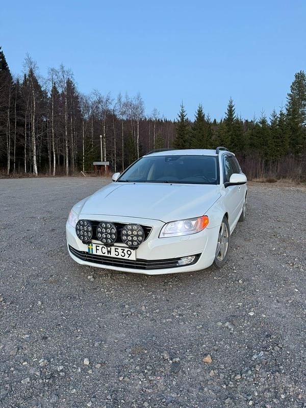 Begagnad 2012 Volvo V70 Kombi | 60 000 kr (Lite dyr) - Bild 1/4