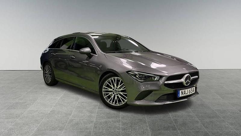 Grå Begagnad 2020 Mercedes CLA220 Shooting Brake Kombi | 299 900 kr (Lite dyr) - Bild 1/4
