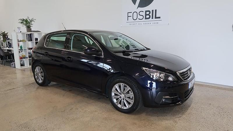 Mörkblå (blå) Begagnad 2019 Peugeot 308 Halvkombi | 119 900 kr (Bra pris) - Bild 1/3