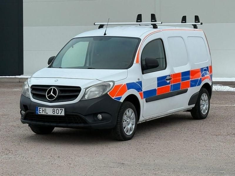 Vit Begagnad 2013 Mercedes Citan 109 | 68 900 kr (Marknadspris) - Bild 1/4