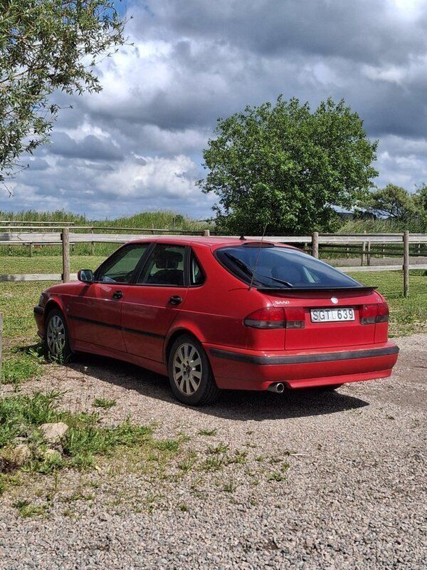 Röd Begagnad 2001 Saab 9-3 Halvkombi | 8 000 kr (Superpris) - Bild 1/4