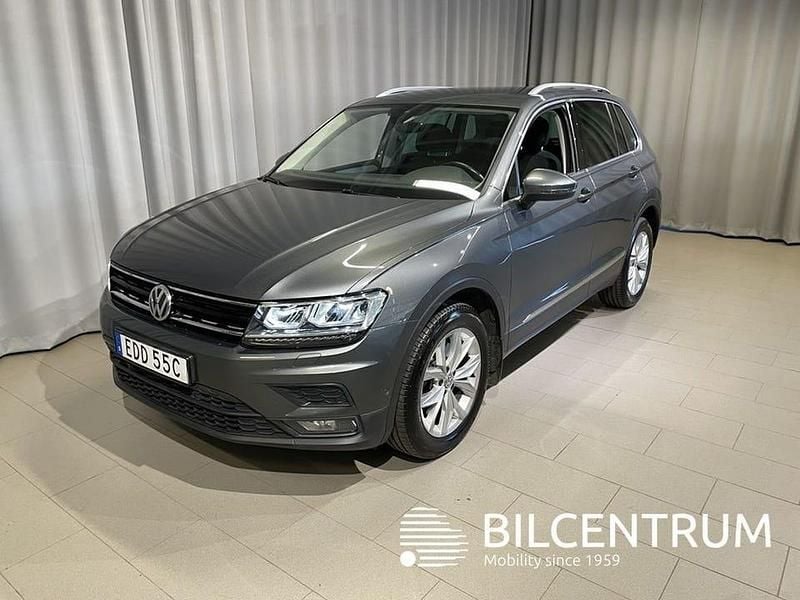 Grå Begagnad 2020 VW Tiguan SUV | 259 900 kr (Superpris) - Bild 1/4