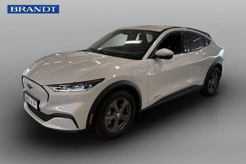 Vit Begagnad 2022 Ford Mustang Mach-E Standard Range SUV | 379 900 kr (Marknadspris) - Bild 1/4