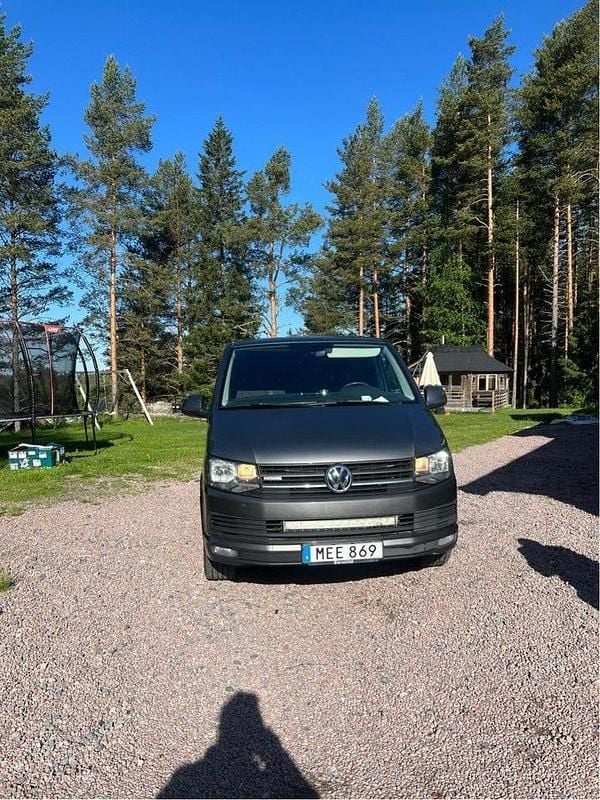 Grå Begagnad 2016 VW T6 Van | 120 000 kr (Marknadspris) - Bild 1/4