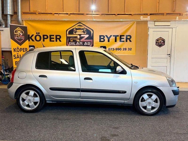 Begagnad Renault Clio R.S. 75 HK (55 kW) 2006 Ljusgrå Halvkombi