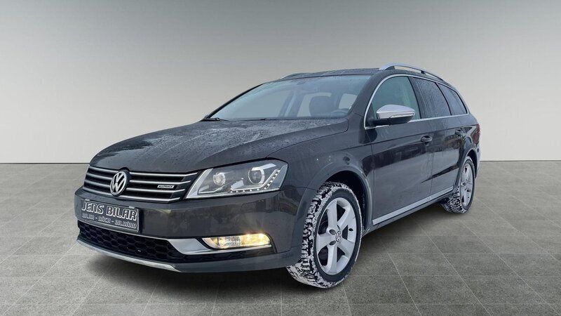 Mörkbrun (brunmet ) Begagnad 2014 VW Passat Alltrack Kombi | 149 900 kr (Lite dyr) - Bild 1/4