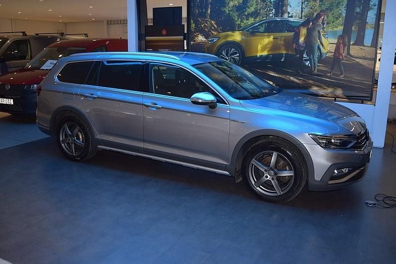 Silver Begagnad 2020 VW Passat Alltrack Kombi | 279 000 kr (Marknadspris) - Bild 1/4