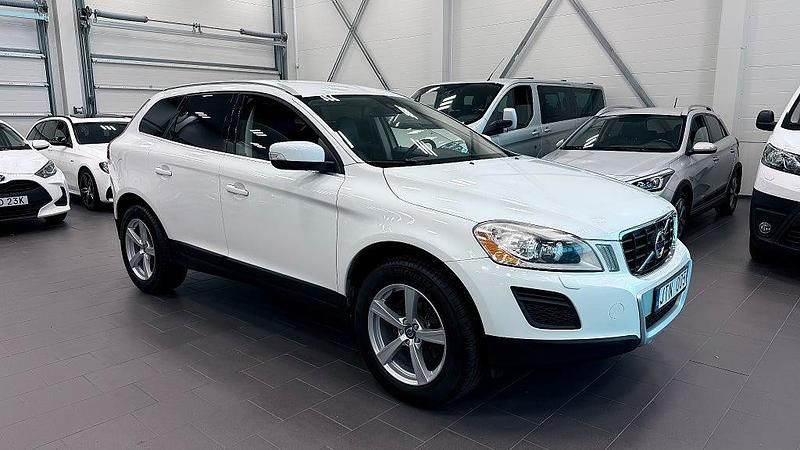 Vit Begagnad 2011 Volvo XC60 Summum SUV | 159 000 kr (Marknadspris) - Bild 1/4