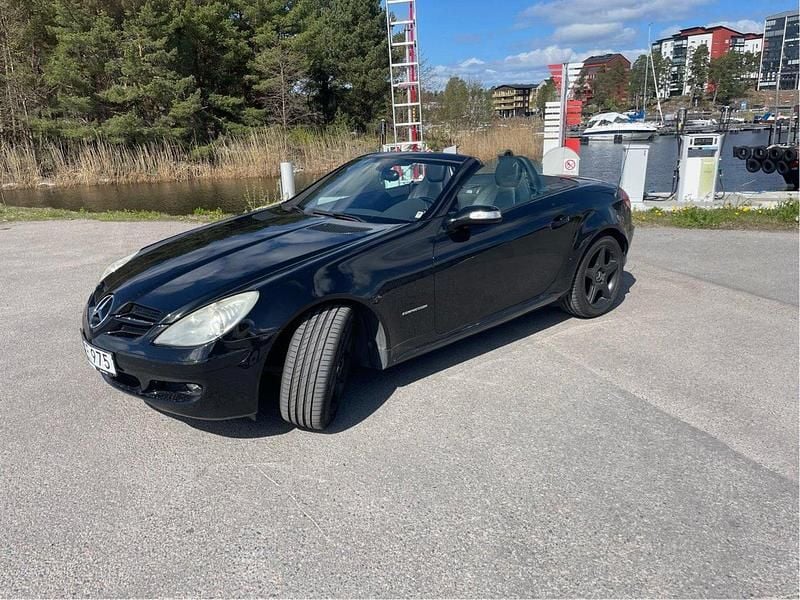 Svart Begagnad 2005 Mercedes SLK200 Cab | 89 000 kr (Marknadspris) - Bild 1/4