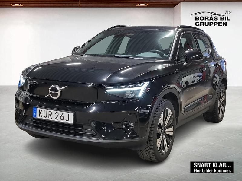 Svart Begagnad 2023 Volvo XC40 Plus SUV | 325 000 kr (Bra pris) - Bild 1/2