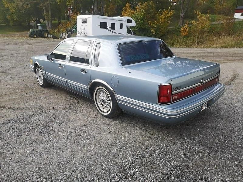 Begagnad Lincoln Town Car 193 HK (141 kW) 1991 Blå Sedan