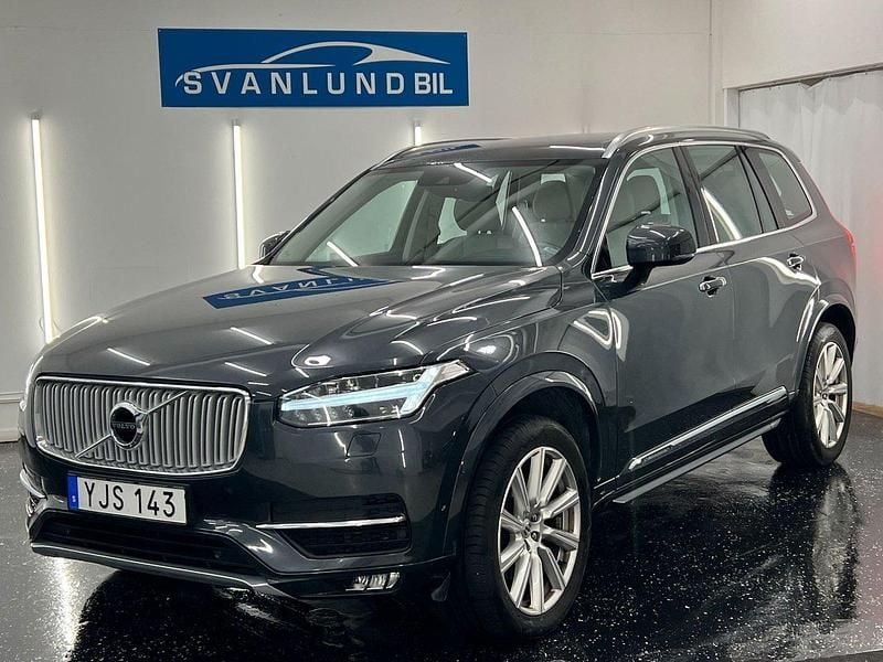 Grå Begagnad 2017 Volvo XC90 Inscription SUV | 369 800 kr (Bra pris) - Bild 1/4