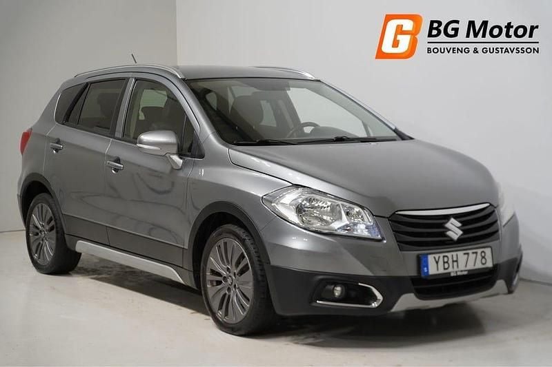 Grå metallic Begagnad 2016 Suzuki SX4 Kombi | 94 900 kr (Dyr) - Bild 1/4