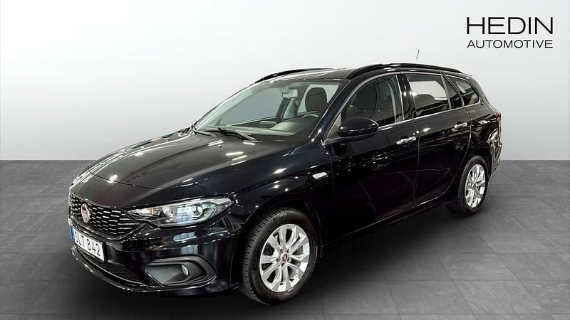 Svart metallic Begagnad 2018 Fiat Tipo Kombi | 99 900 kr (Marknadspris) - Bild 1/4