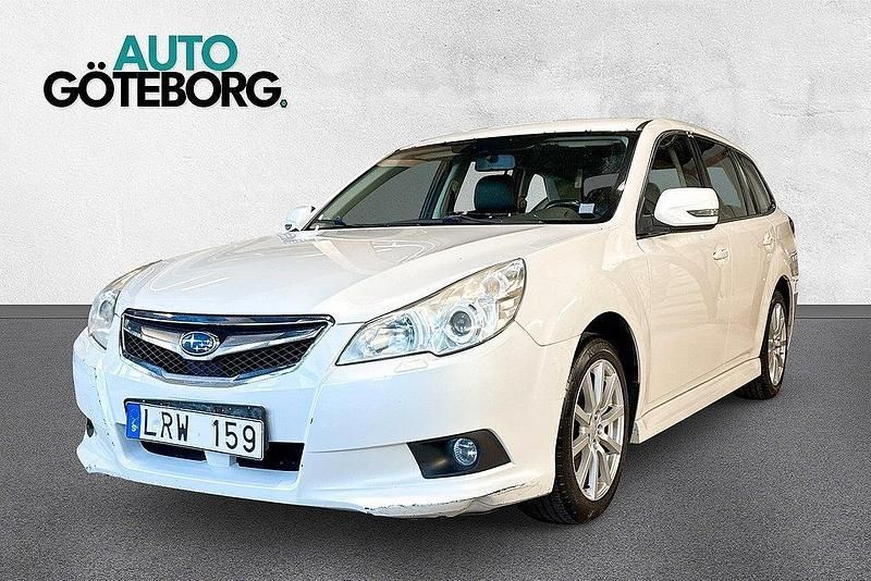 Vit Begagnad 2011 Subaru Legacy Kombi | 74 900 kr (Bra pris) - Bild 1/4