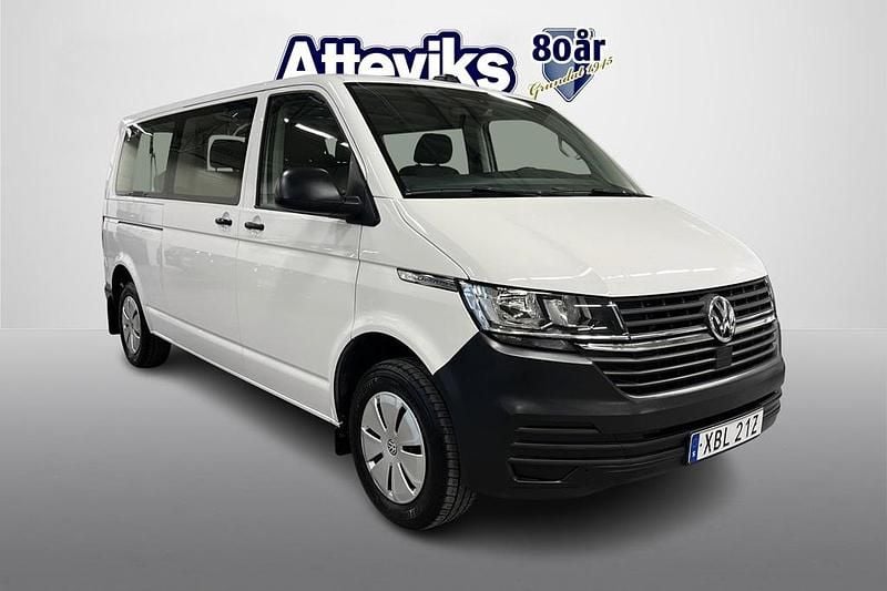 Vit Begagnad 2022 VW Caravelle Minibuss | 448 900 kr (Marknadspris) - Bild 1/4