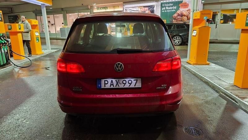 Begagnad VW Golf VII 110 HK (80 kW) 2015 Halvkombi