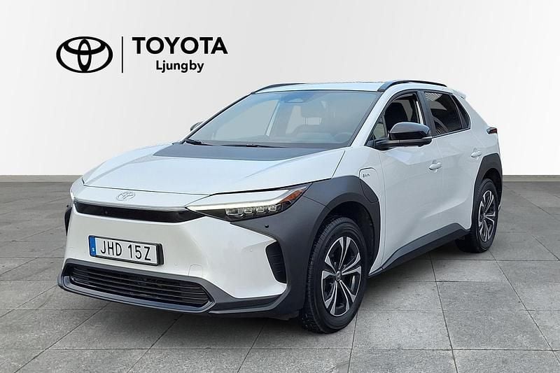 Begagnad Toyota bZ4X Edition 164 kW (224 HK) 2024 Vit SUV