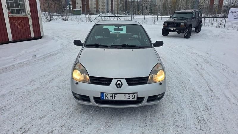 Begagnad Renault Clio R.S. 75 HK (55 kW) 2008 Grå Halvkombi