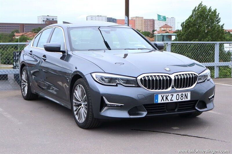 Grå samma som bilen Begagnad 2019 BMW 330 Luxury Line Sedan | 334 900 kr (Bra pris) - Bild 1/2