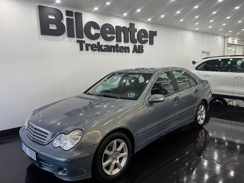 Grå Begagnad 2005 Mercedes C180 Classic Sedan | 39 000 kr (Lite dyr) - Bild 1/4