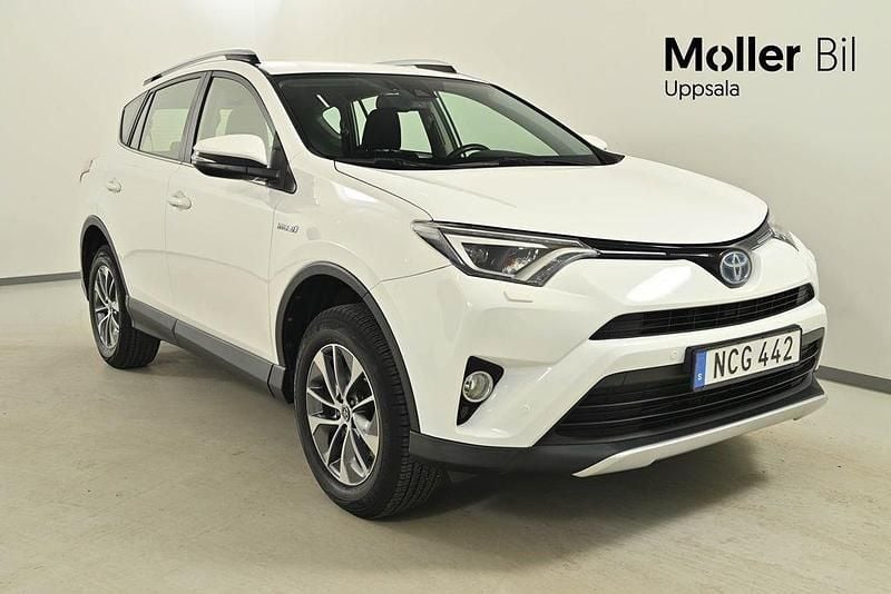 Vit Begagnad 2016 Toyota RAV4 SUV | 239 900 kr (Marknadspris) - Bild 1/4