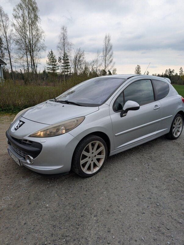 Grå Begagnad 2007 Peugeot 207 RC Halvkombi | 37 000 kr (Marknadspris) - Bild 1/4