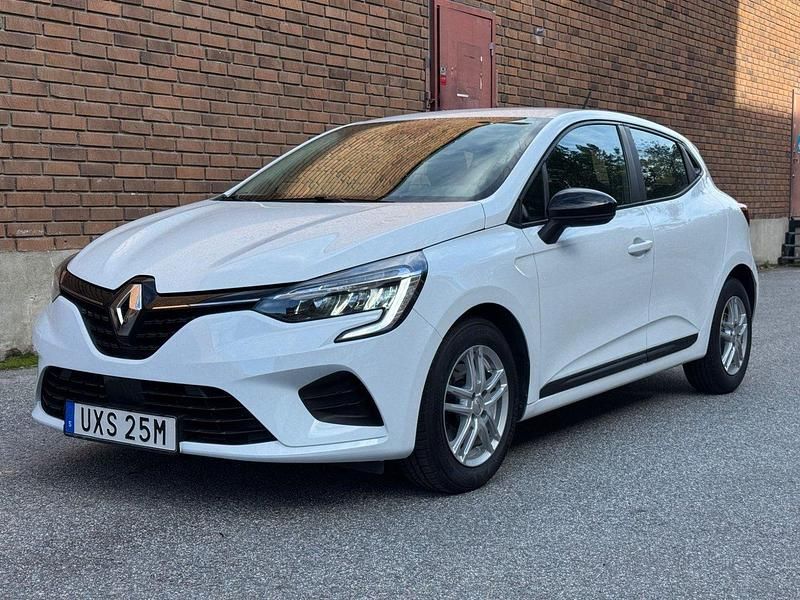 Vit Begagnad 2023 Renault Clio V Equilibre Halvkombi | 169 800 kr (Marknadspris) - Bild 1/4