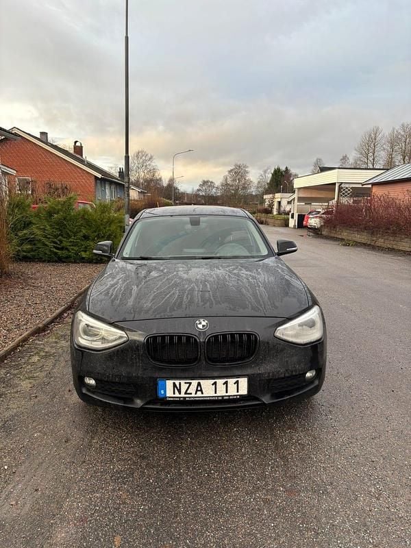 Begagnad 2014 BMW 116 Halvkombi | 75 000 kr (Marknadspris) - Bild 1/4