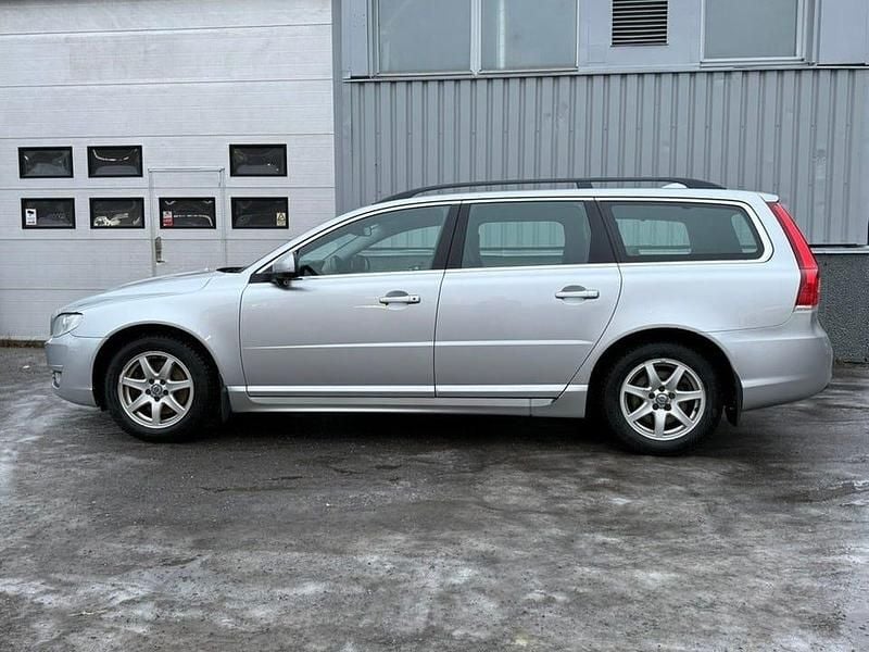 Silver Begagnad 2014 Volvo V70 Momentum Kombi | 119 900 kr (Marknadspris) - Bild 1/4