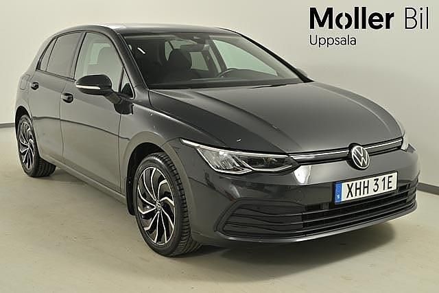 Urano grey Begagnad 2023 VW Golf VIII Halvkombi | 259 900 kr (Marknadspris) - Bild 1/4