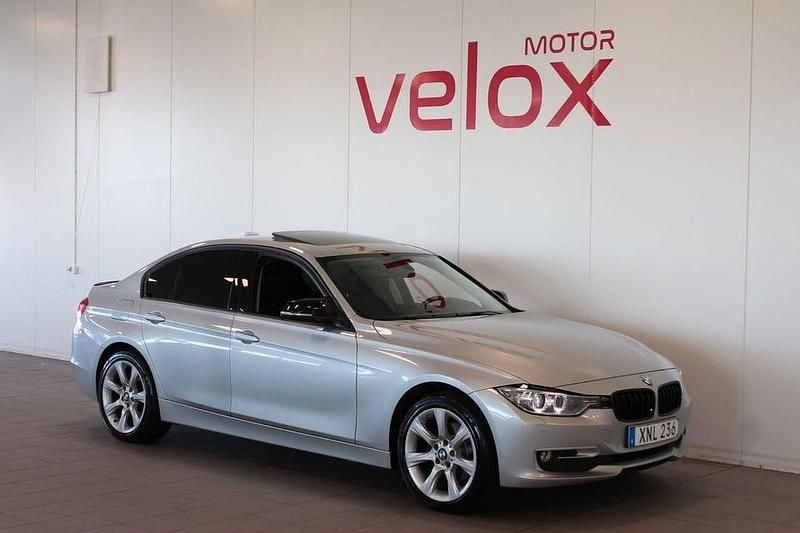 Silver Begagnad 2014 BMW 320 Sedan | 149 900 kr (Bra pris) - Bild 1/4