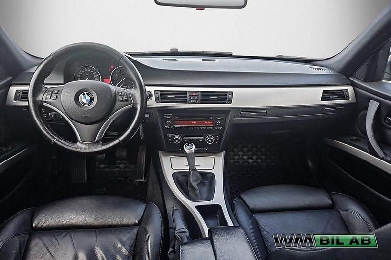 Begagnad BMW 325 Comfort Edition 218 HK (160 kW) 2008 Ljusgrå Sedan