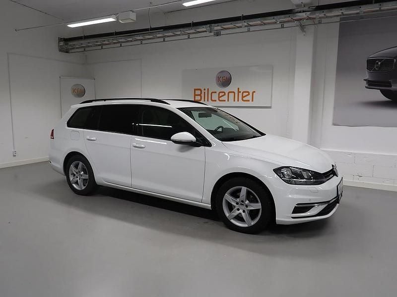 Begagnad VW Golf VII GT 150 HK (110 kW) 2019 Vit Kombi